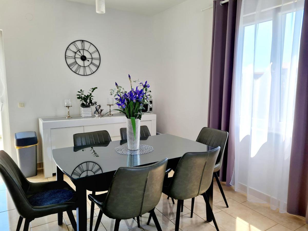 Apartment In Murter Eksteriør billede