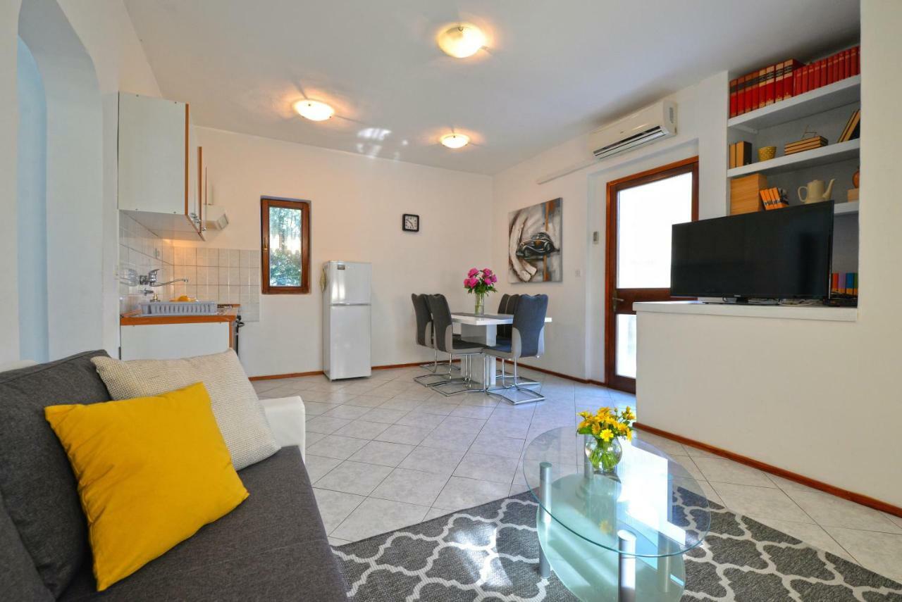 Apartment In Murter Eksteriør billede